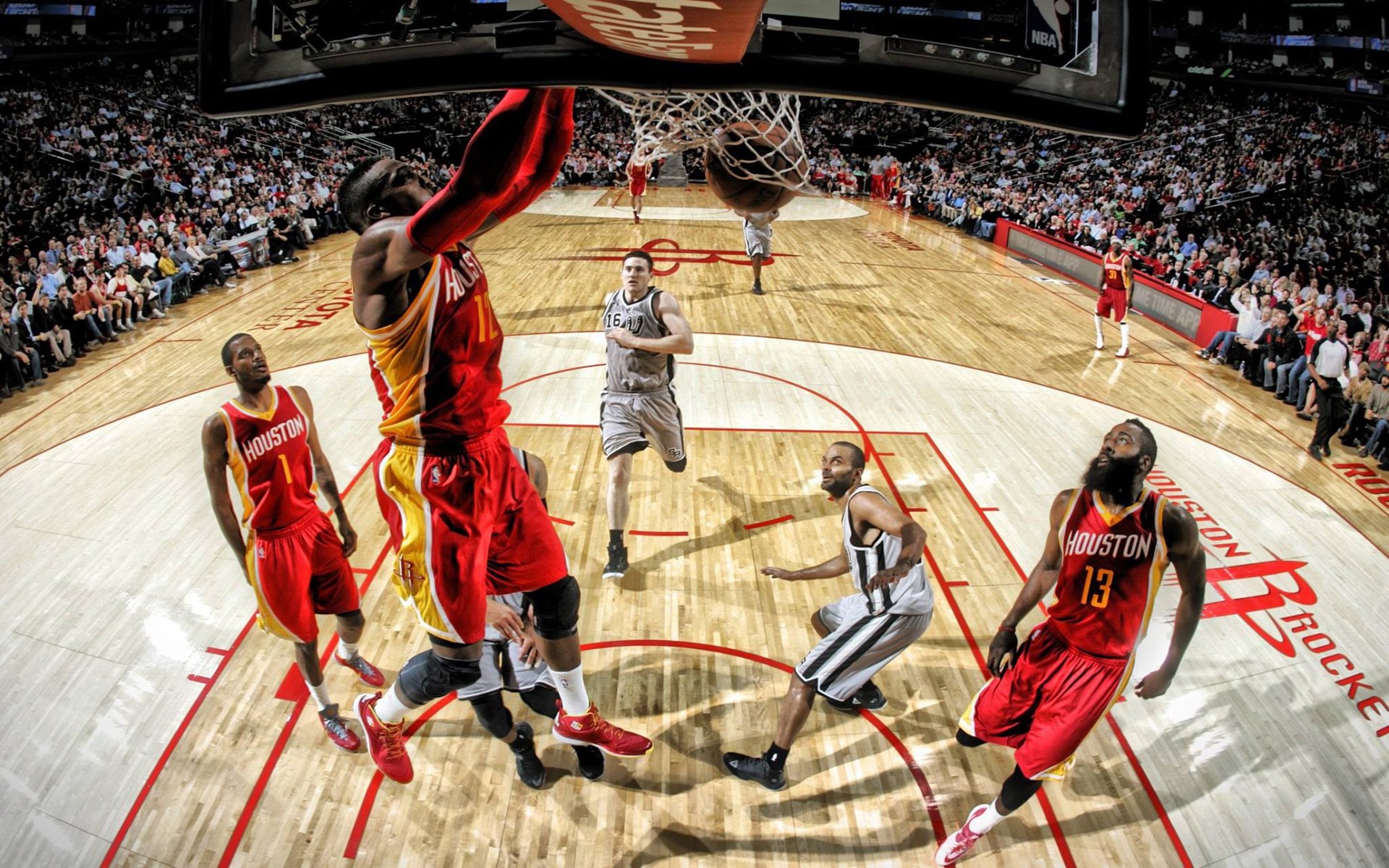 双线奇观,塞维利亚欧联复出首秀惊现贴柱远射,埃因霍温竟为NBA季后赛调整名单?